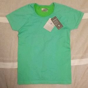 Athleta seemless mositure-wicking workout tee